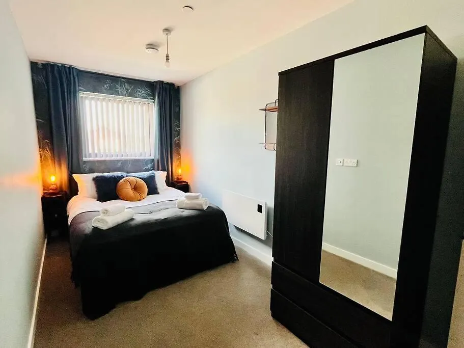 Beautifully Presented One Bedroom Apt Close To Old Trafford Stadium-1